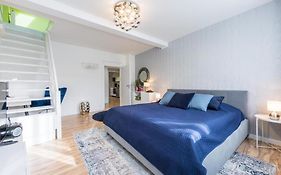 Promenade View Apartment